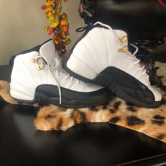 AIR JORDAN 12 OG WHITE / BLACK / TAXI - Picture 2 of 6